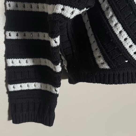 HALOGEN V-Stripe Pattern Black/White Sweater Cropped Sz Small - EUC - Picture 6 of 8